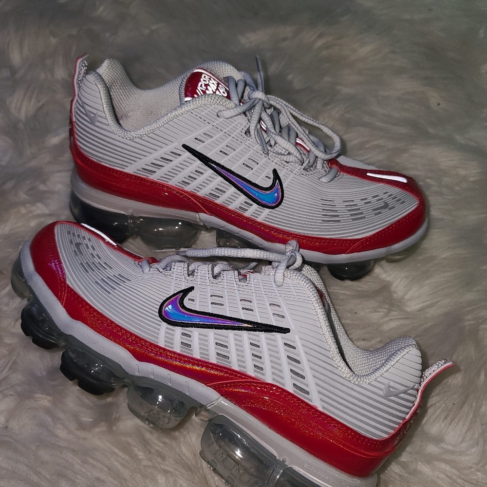 Sneakers - Picture 2 of 8